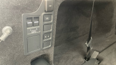 Land Rover Discovery 3.0 D300 Dynamic SE 5dr Auto Diesel Station Wagon